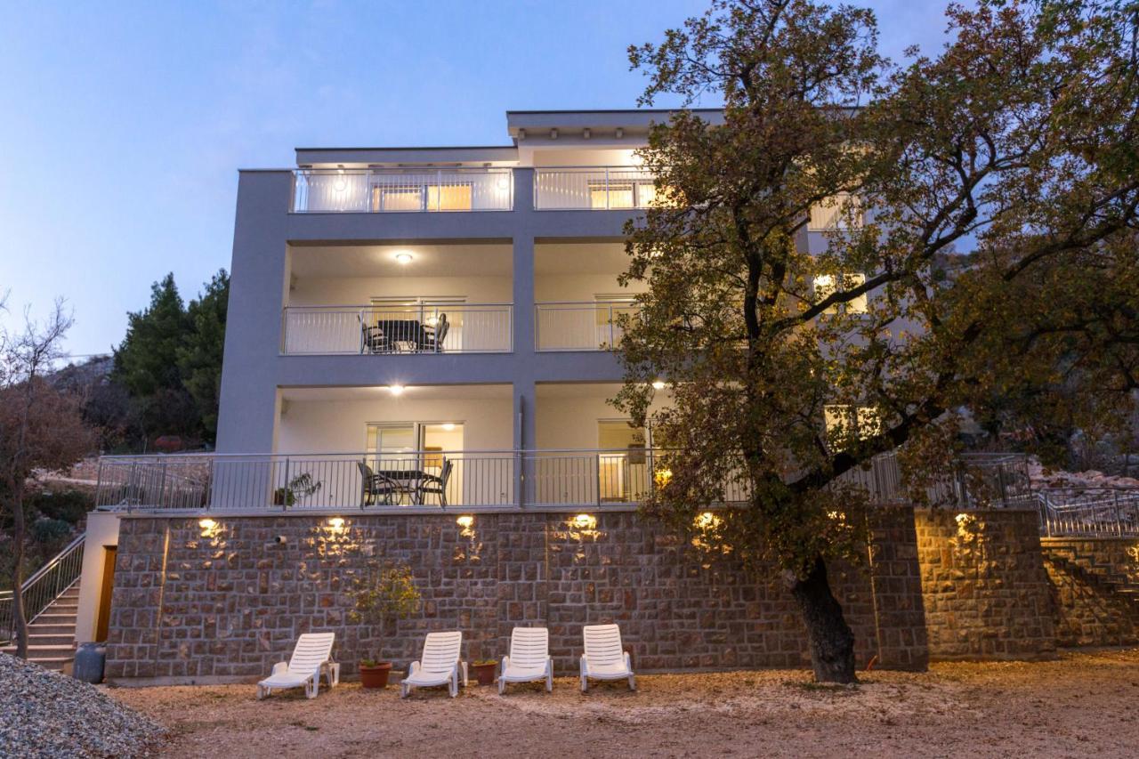 Apartmani Villa Paulo Starigrad Paklenica Luaran gambar