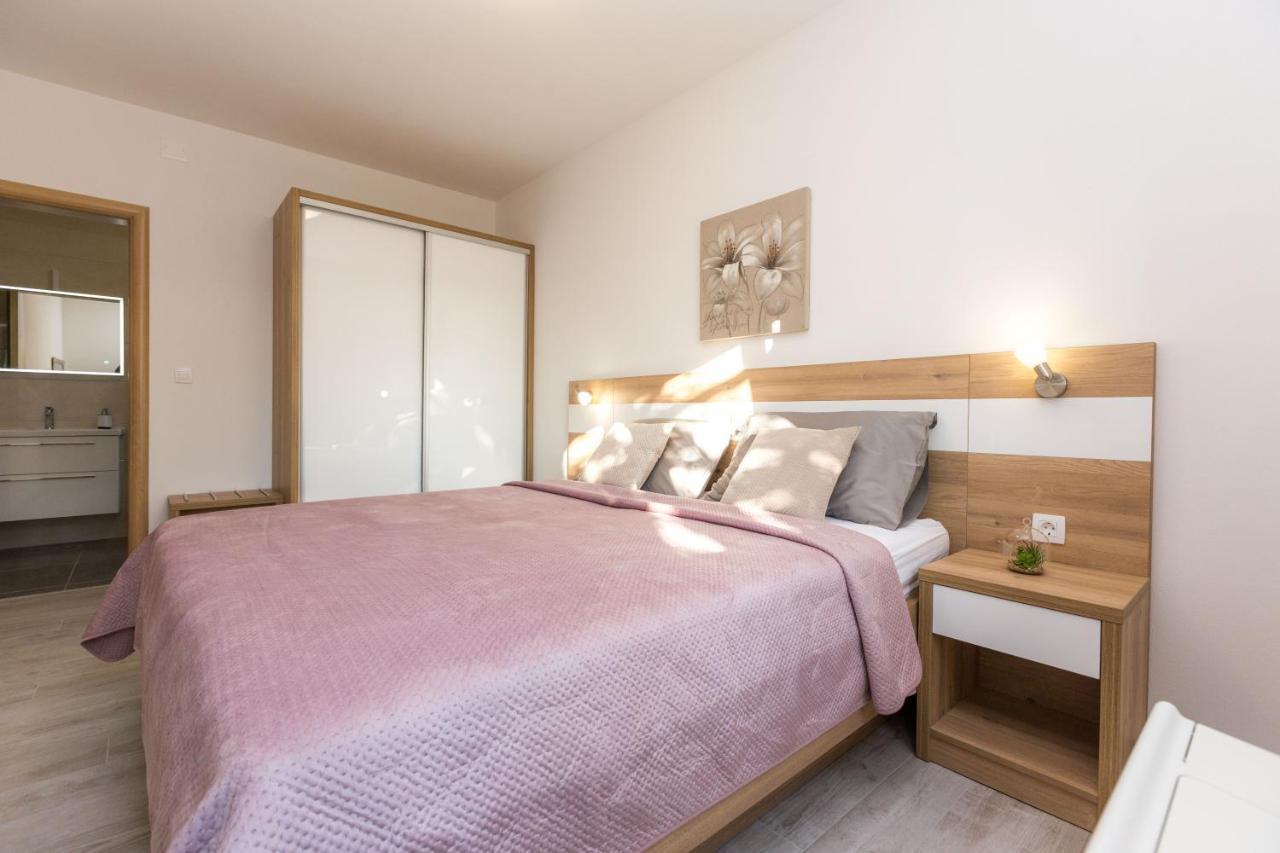 Apartmani Villa Paulo Starigrad Paklenica Luaran gambar