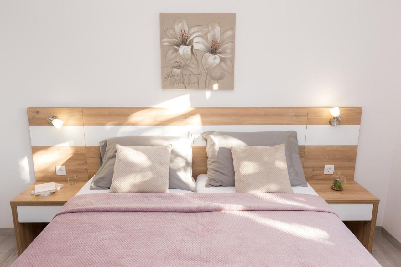 Apartmani Villa Paulo Starigrad Paklenica Luaran gambar