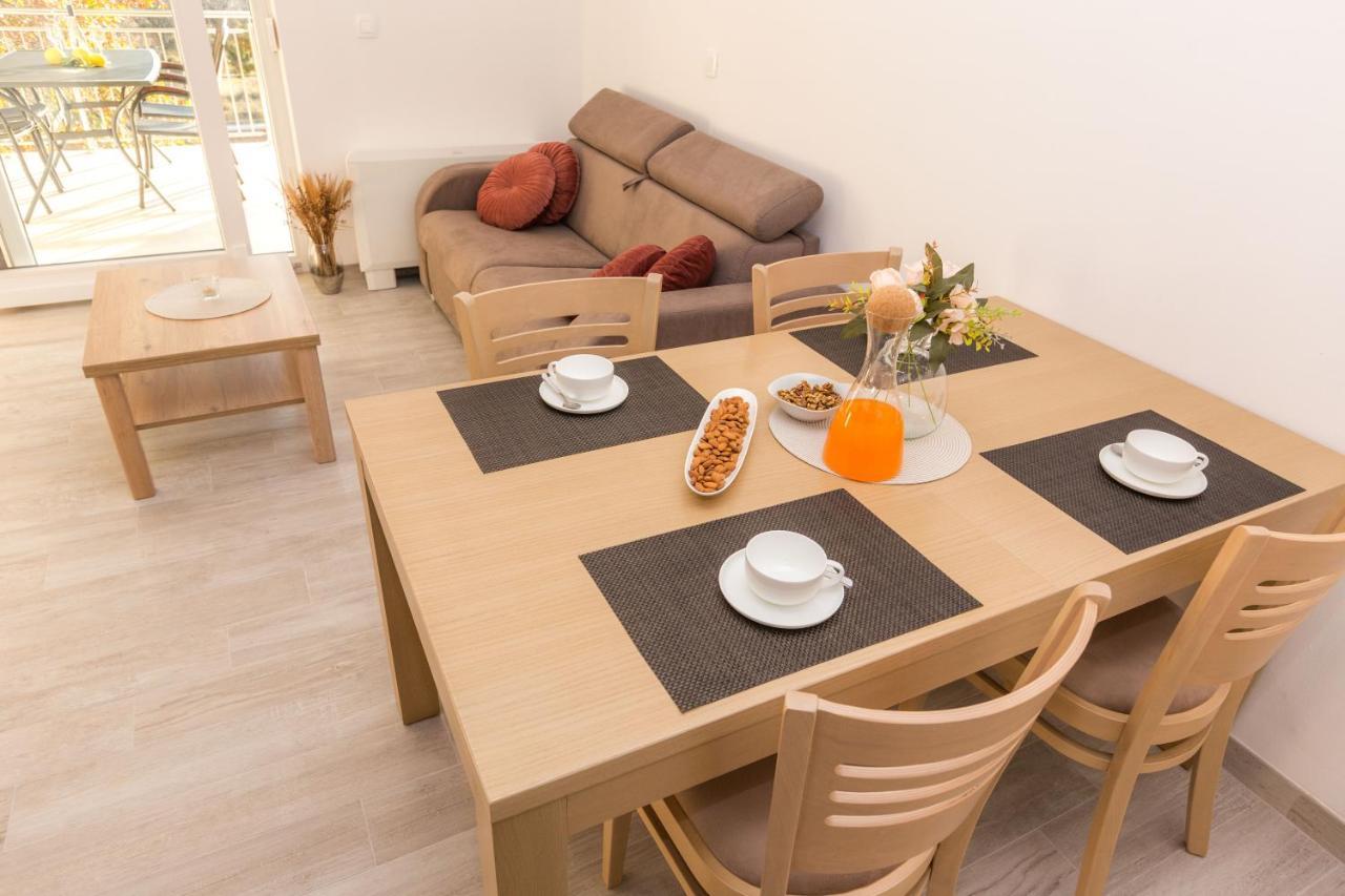 Apartmani Villa Paulo Starigrad Paklenica Luaran gambar