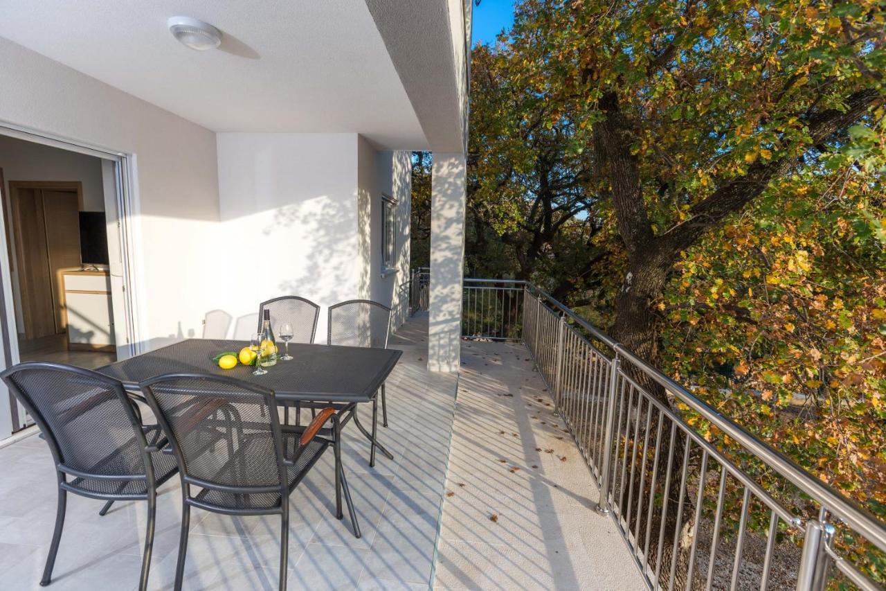 Apartmani Villa Paulo Starigrad Paklenica Luaran gambar