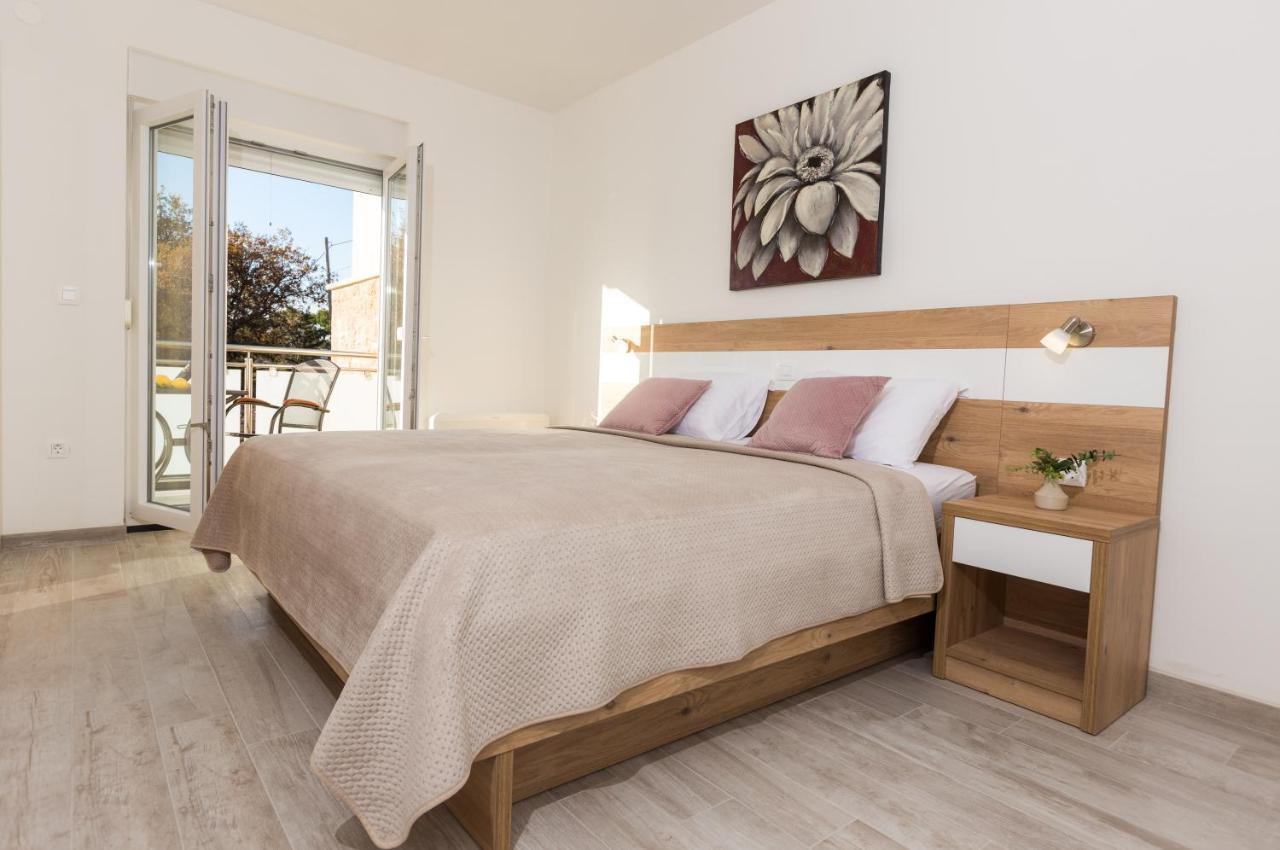 Apartmani Villa Paulo Starigrad Paklenica Luaran gambar