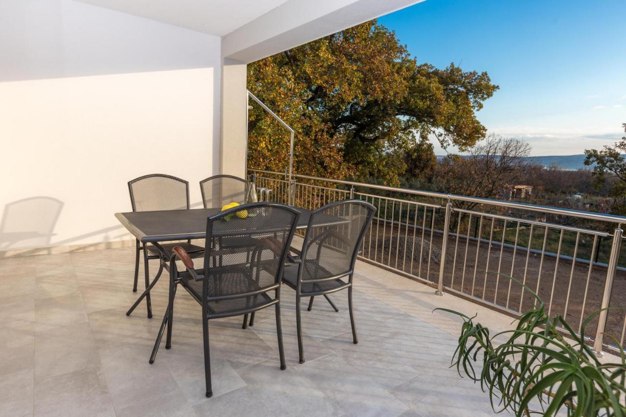 Apartmani Villa Paulo Starigrad Paklenica Luaran gambar
