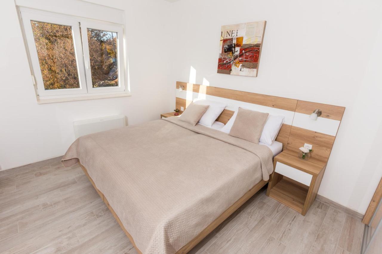 Apartmani Villa Paulo Starigrad Paklenica Luaran gambar