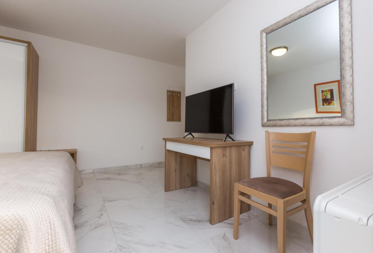 Apartmani Villa Paulo Starigrad Paklenica Luaran gambar