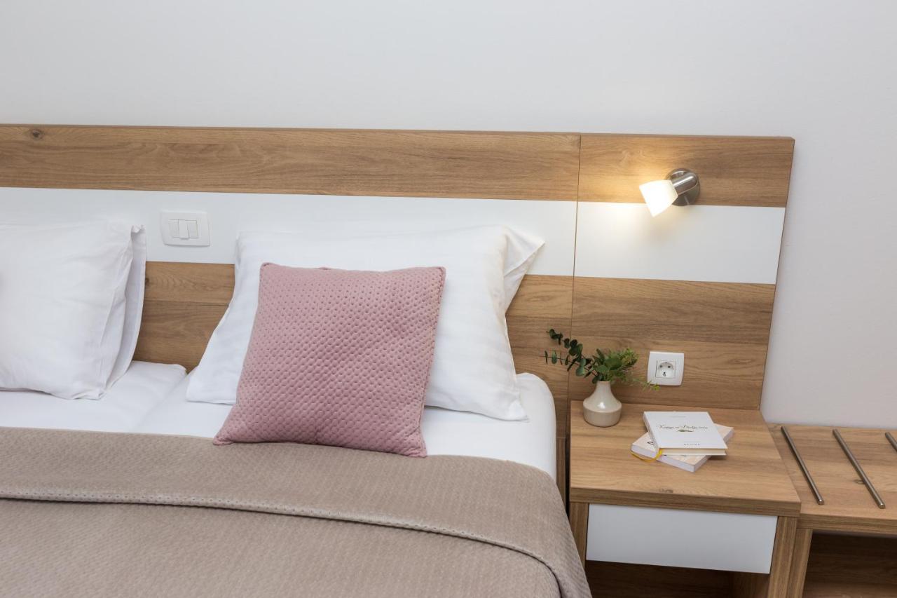 Apartmani Villa Paulo Starigrad Paklenica Luaran gambar