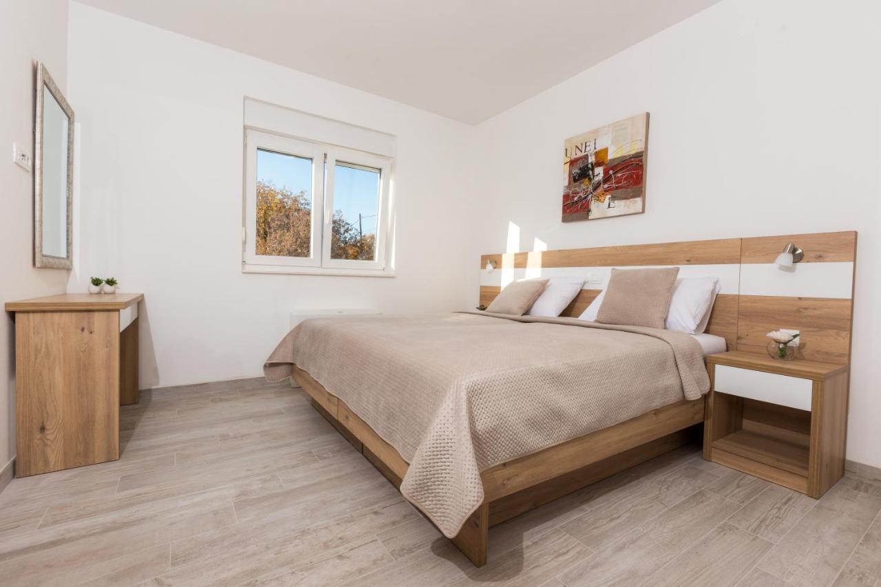 Apartmani Villa Paulo Starigrad Paklenica Luaran gambar