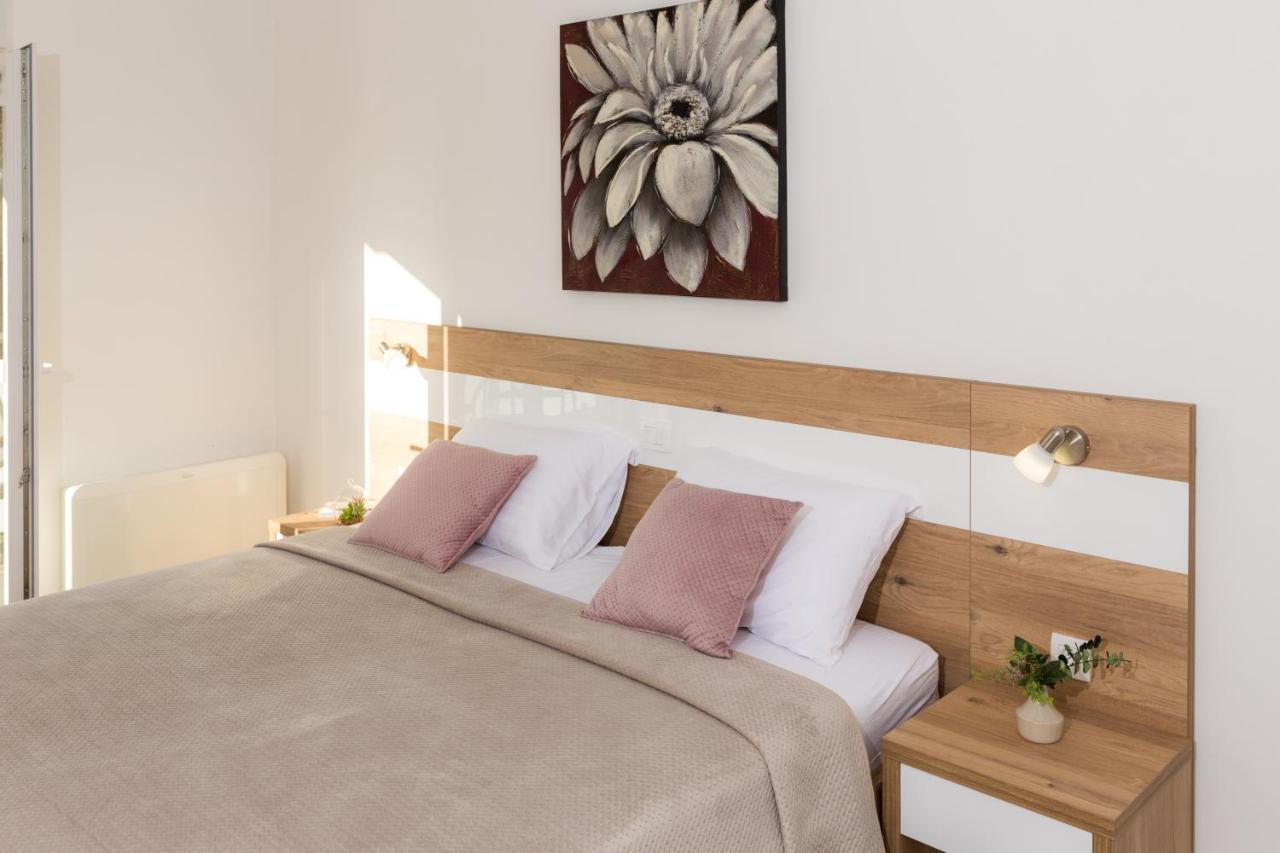Apartmani Villa Paulo Starigrad Paklenica Luaran gambar