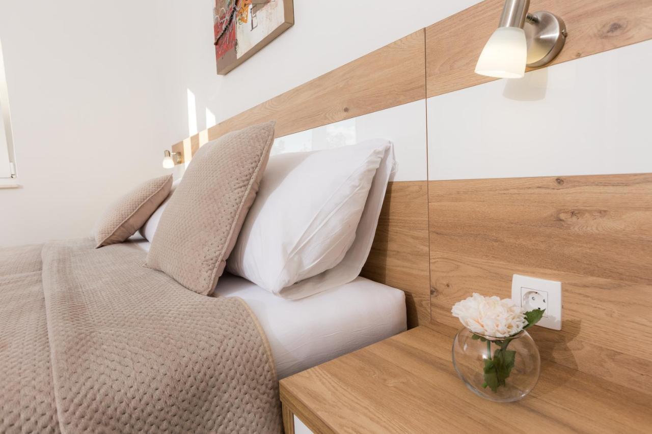 Apartmani Villa Paulo Starigrad Paklenica Luaran gambar