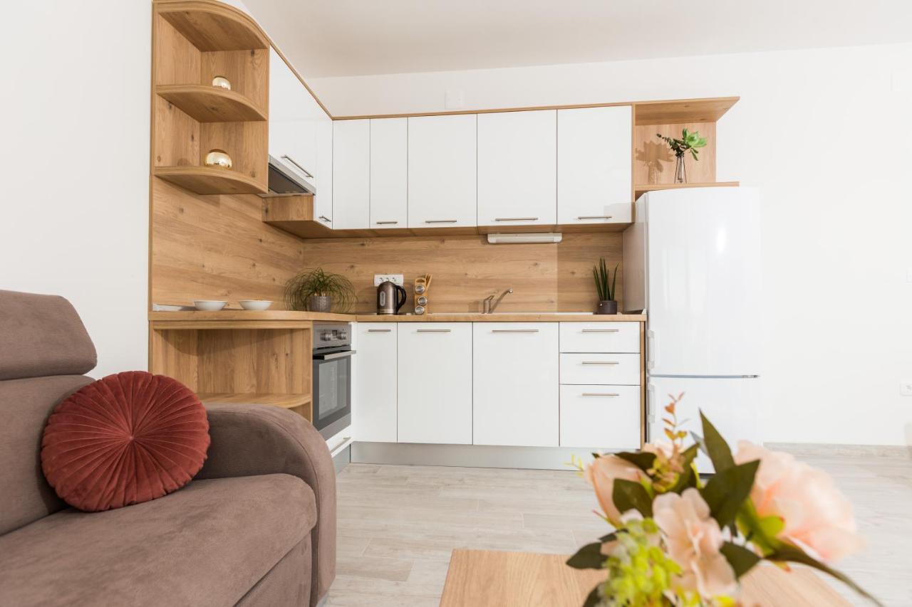Apartmani Villa Paulo Starigrad Paklenica Luaran gambar