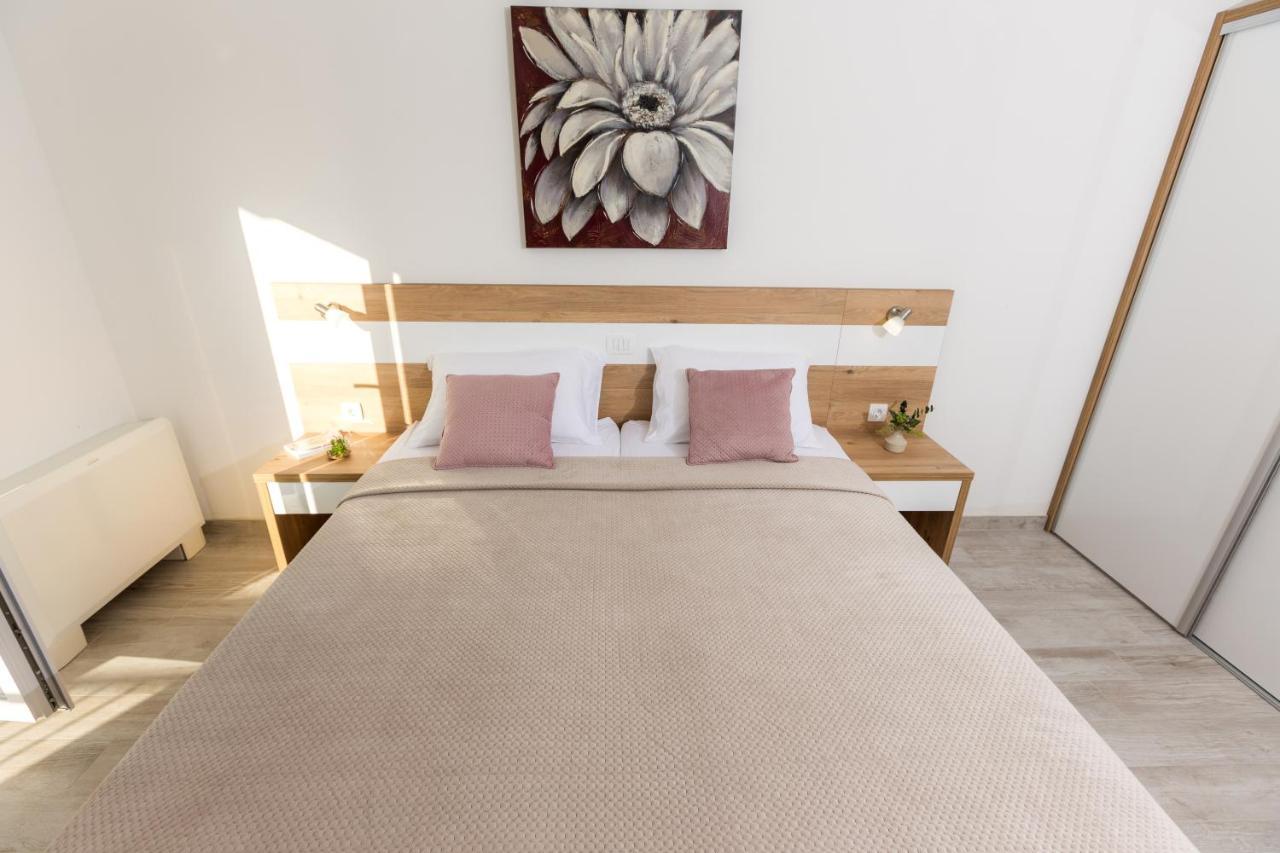 Apartmani Villa Paulo Starigrad Paklenica Luaran gambar