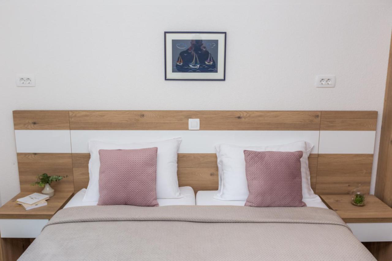 Apartmani Villa Paulo Starigrad Paklenica Luaran gambar