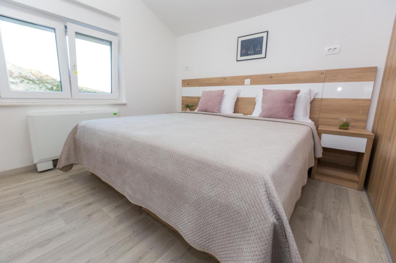 Apartmani Villa Paulo Starigrad Paklenica Luaran gambar