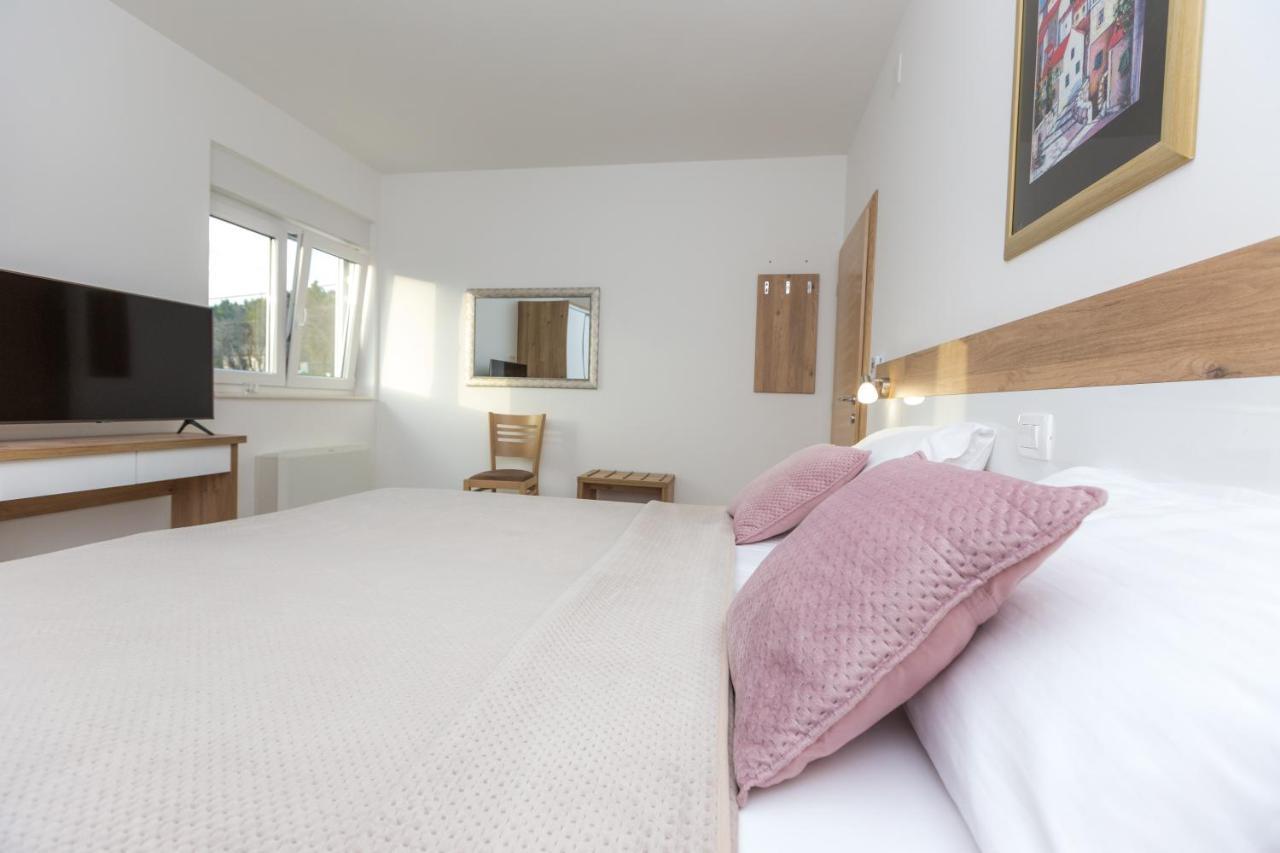 Apartmani Villa Paulo Starigrad Paklenica Luaran gambar