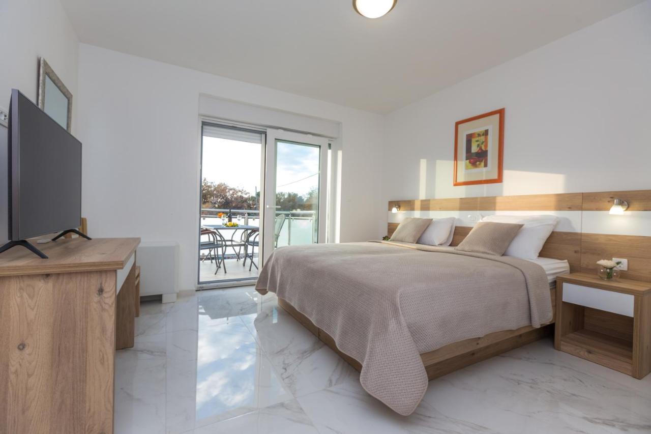 Apartmani Villa Paulo Starigrad Paklenica Luaran gambar