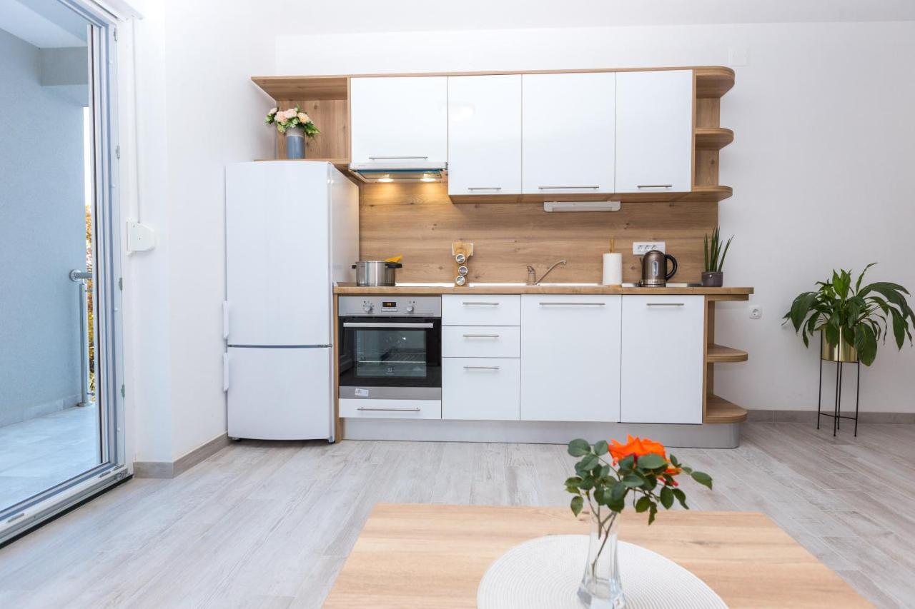 Apartmani Villa Paulo Starigrad Paklenica Luaran gambar