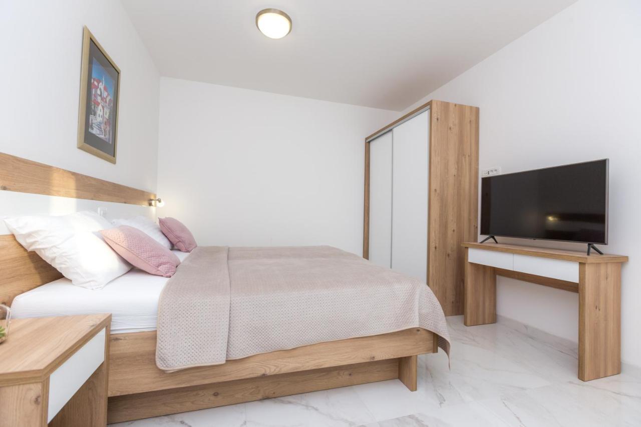 Apartmani Villa Paulo Starigrad Paklenica Luaran gambar