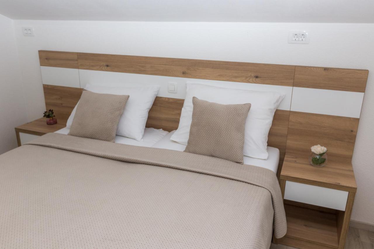 Apartmani Villa Paulo Starigrad Paklenica Luaran gambar