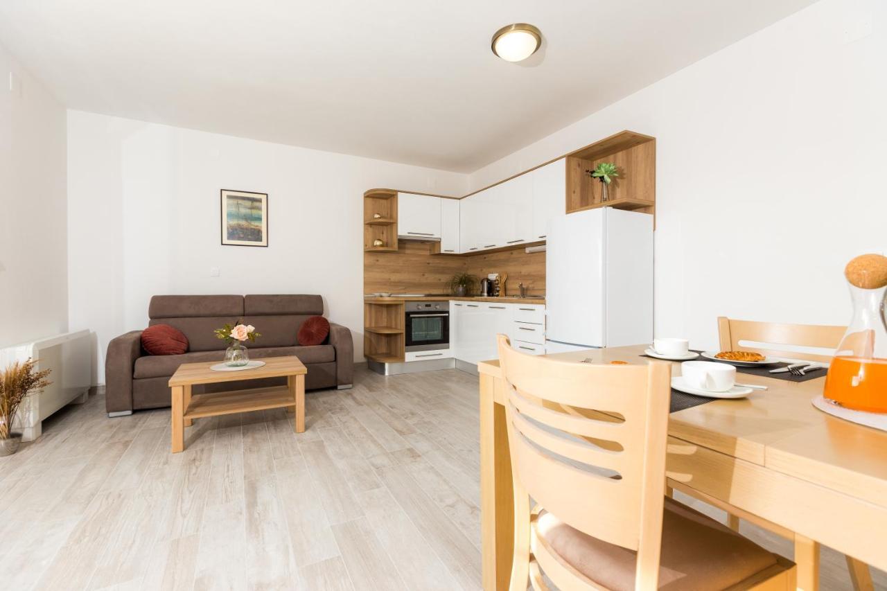 Apartmani Villa Paulo Starigrad Paklenica Luaran gambar