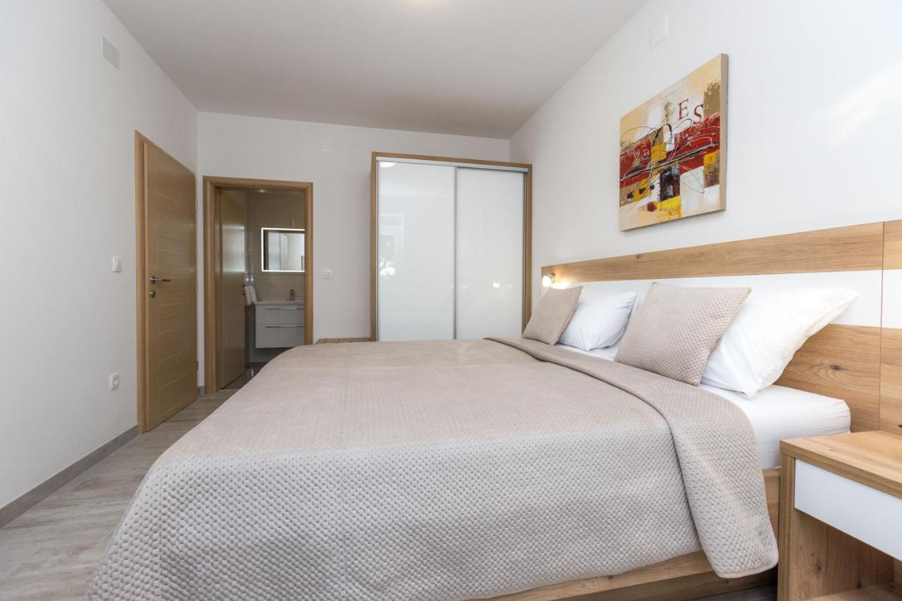 Apartmani Villa Paulo Starigrad Paklenica Luaran gambar