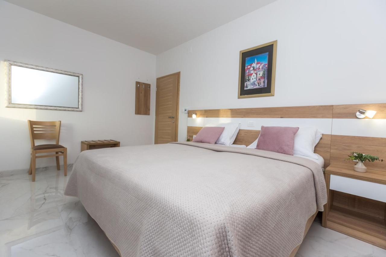 Apartmani Villa Paulo Starigrad Paklenica Luaran gambar